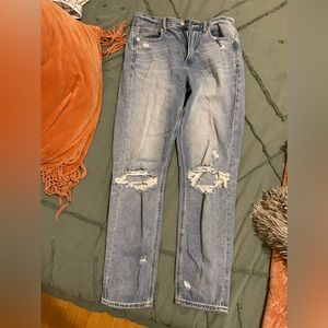 AMERICAN EAGLE | Mom Jeans w/ ripped knees